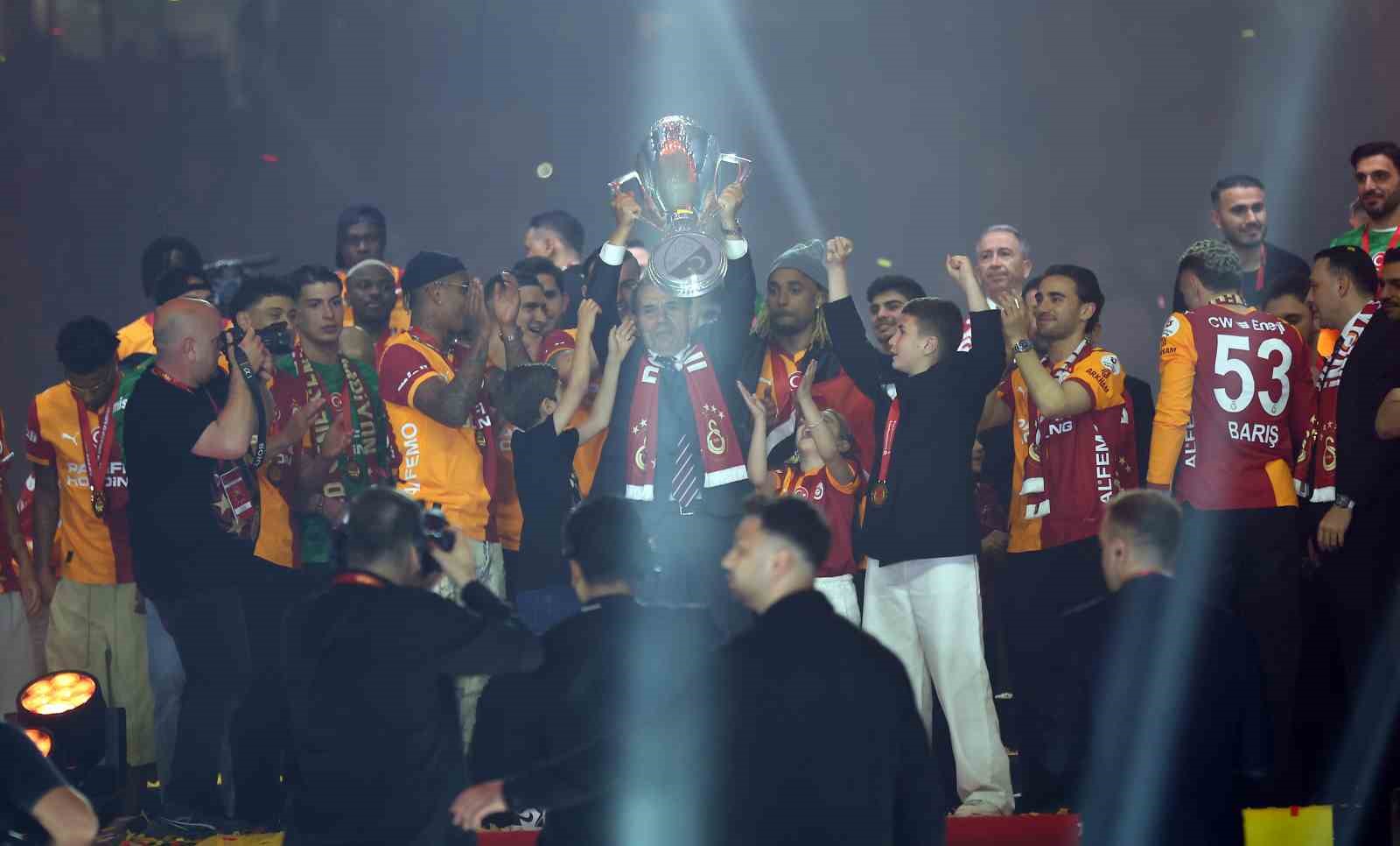 Şampiyon Galatasaray kupasını aldı 70 sampiyon galatasaray kupasini aldi 66 hAPflfZK