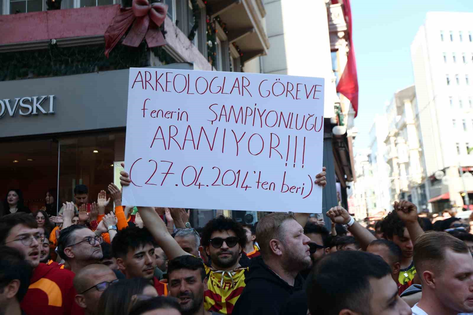 sampiyon galatasaray ustu acik otobusle sehir turu atti 7