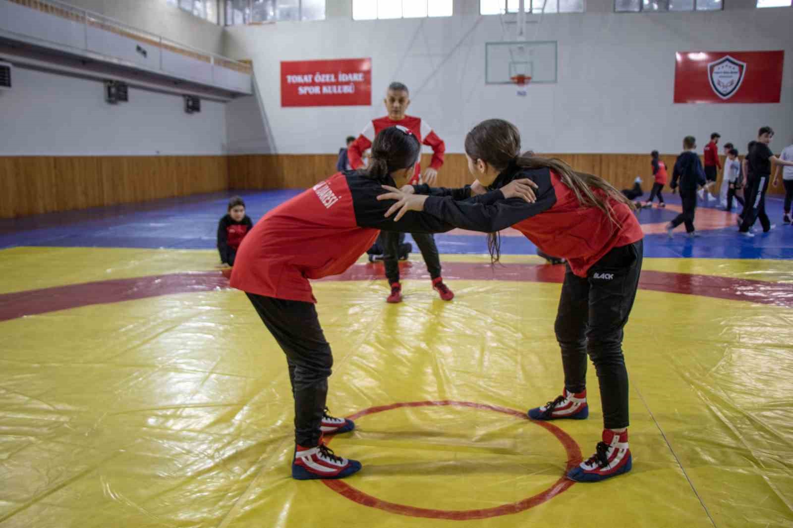sampiyon guresci nesrin bas tokatta kiz cocuklarina ornek oldu 8 5f5ZH24L