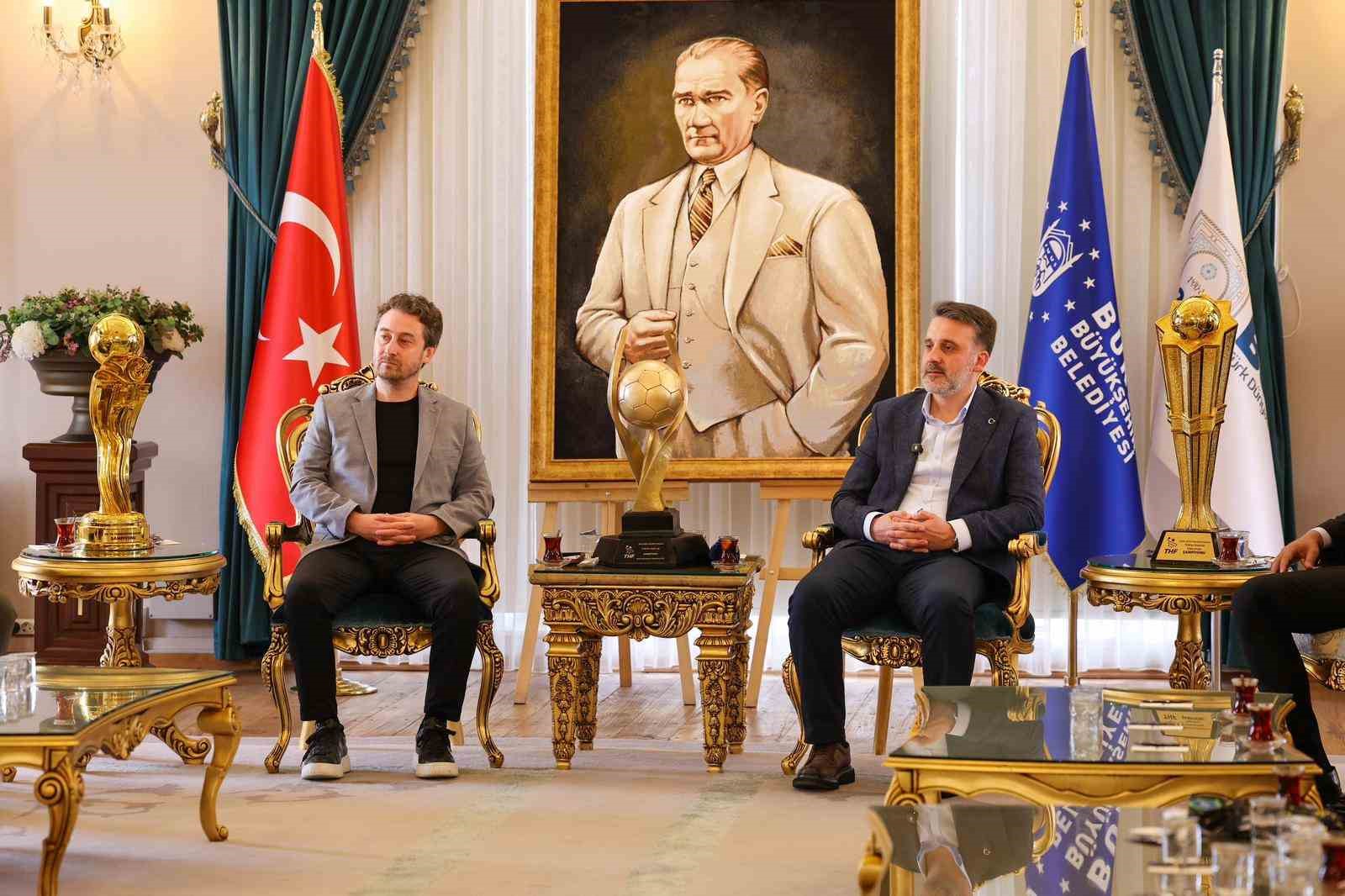 sampiyon hentbolculardan baskan vekili bibaya ziyaret 0 UfkVR28R