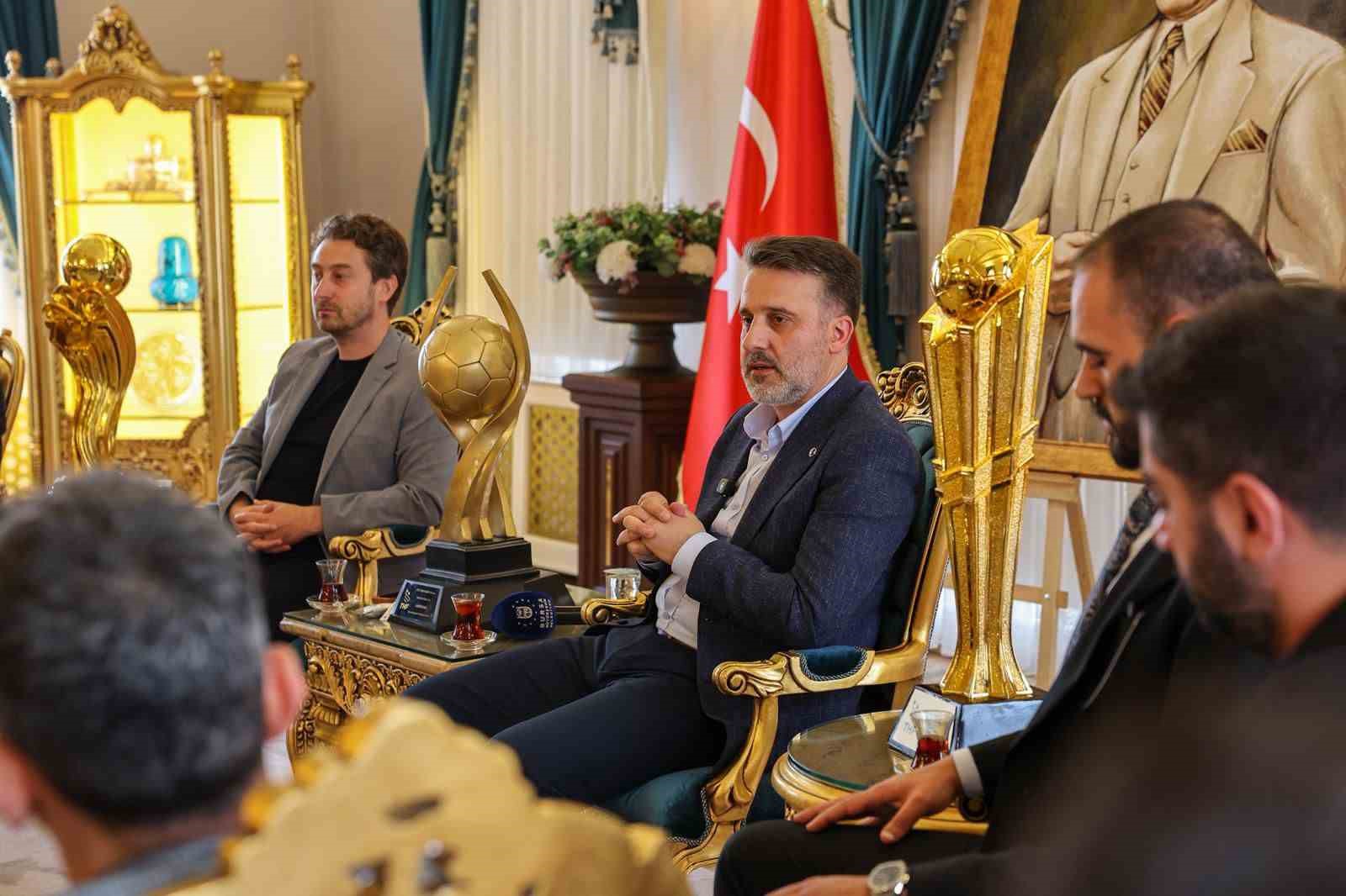 sampiyon hentbolculardan baskan vekili bibaya ziyaret 1 BEwQM8Rh