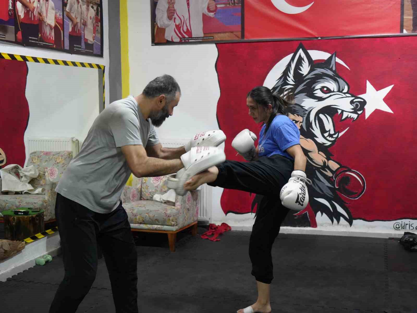 sampiyon kick bokcu asuman ciglioglu unvanini korumak icin ringe cikacak 1 4kskVuc6