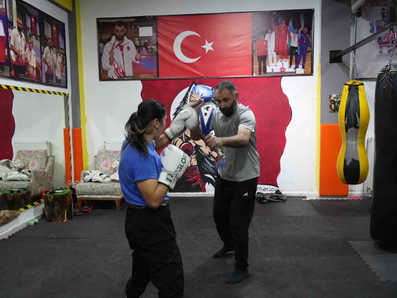 sampiyon kick bokcu asuman ciglioglu unvanini korumak icin ringe cikacak 2 JiczfiPH