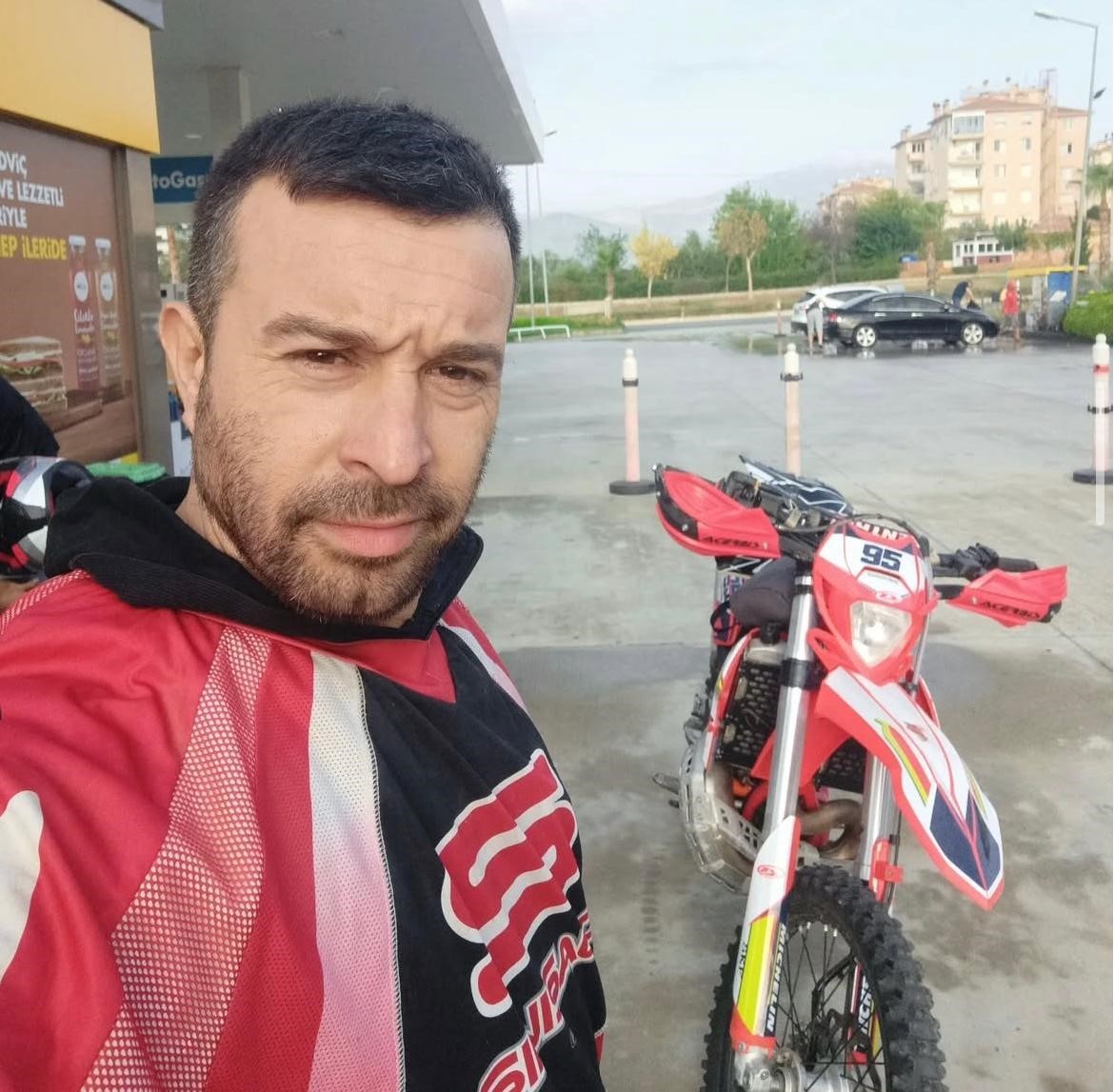 Şampiyon motosikletçi Özgür Çapacı, trafik kazasında hayatını kaybetti 4 sampiyon motosikletci ozgur capaci trafik kazasinda hayatini kaybetti 0 DrQEKJwK