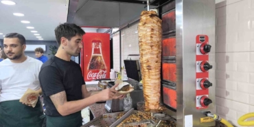 sampiyonlar-liginden-donercilige-besiktasin-eski-futbolcusu-doner-dukkani-acti-L7mQYVd7.jpg