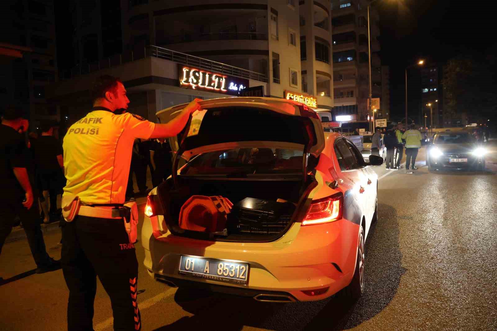 Şampiyonluk konvoyundan ayrılan alkollü otomobil sürücüsü ile motosiklet çarpıştı: 1 ağır yaralı 4 sampiyonluk konvoyundan ayrilan alkollu otomobil surucusu ile motosiklet carpisti 1 agir yarali 0 Zbhs84kZ