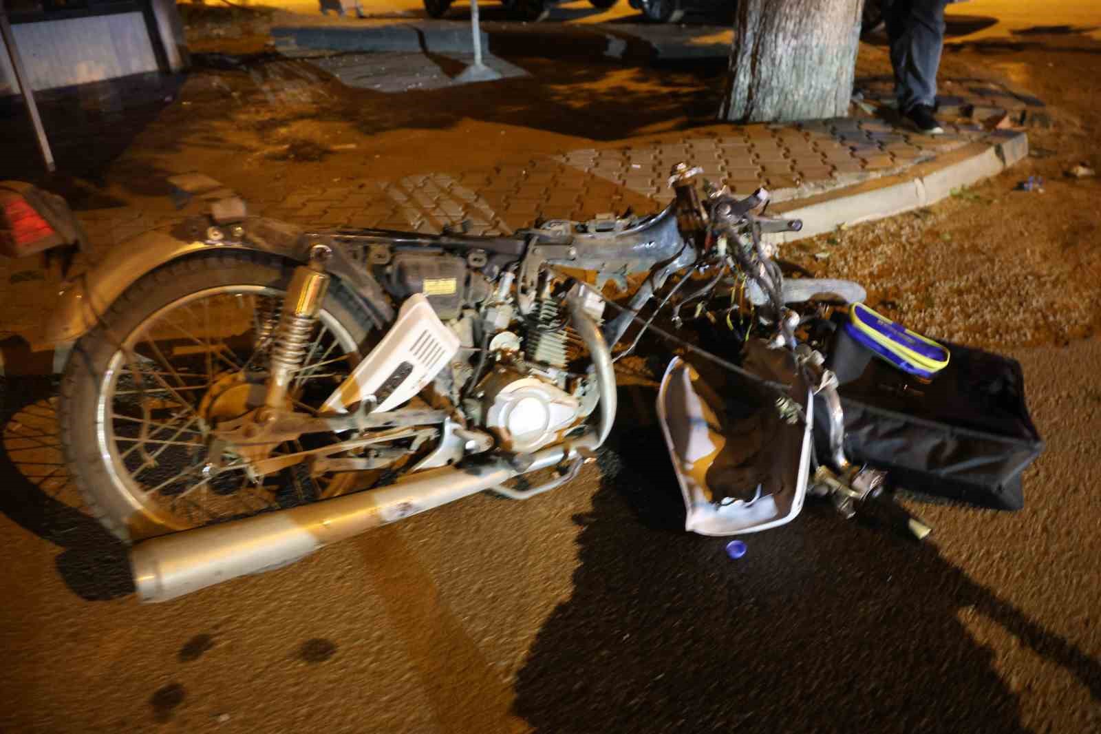 Şampiyonluk konvoyundan ayrılan alkollü otomobil sürücüsü ile motosiklet çarpıştı: 1 ağır yaralı 5 sampiyonluk konvoyundan ayrilan alkollu otomobil surucusu ile motosiklet carpisti 1 agir yarali 1