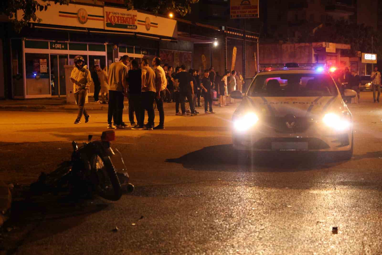 Şampiyonluk konvoyundan ayrılan alkollü otomobil sürücüsü ile motosiklet çarpıştı: 1 ağır yaralı 6 sampiyonluk konvoyundan ayrilan alkollu otomobil surucusu ile motosiklet carpisti 1 agir yarali 2 2JFKf1mh