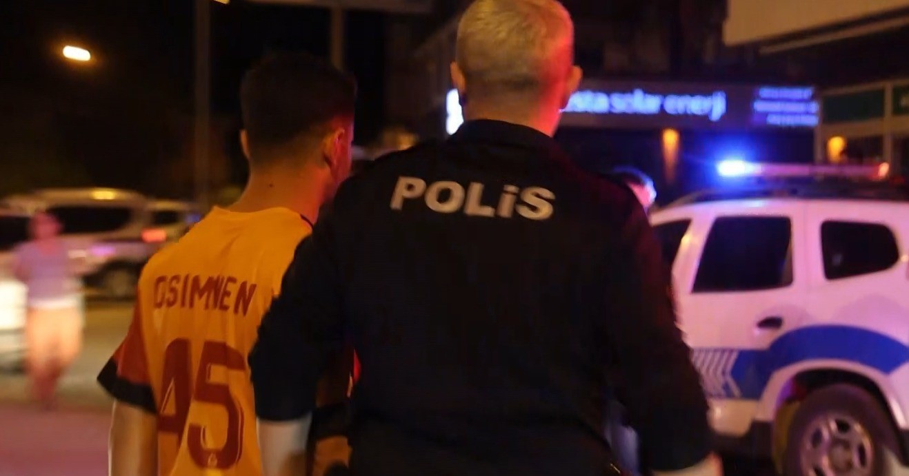 Şampiyonluk konvoyundan ayrılan alkollü otomobil sürücüsü ile motosiklet çarpıştı: 1 ağır yaralı 10 sampiyonluk konvoyundan ayrilan alkollu otomobil surucusu ile motosiklet carpisti 1 agir yarali 6 PfCgI5Df