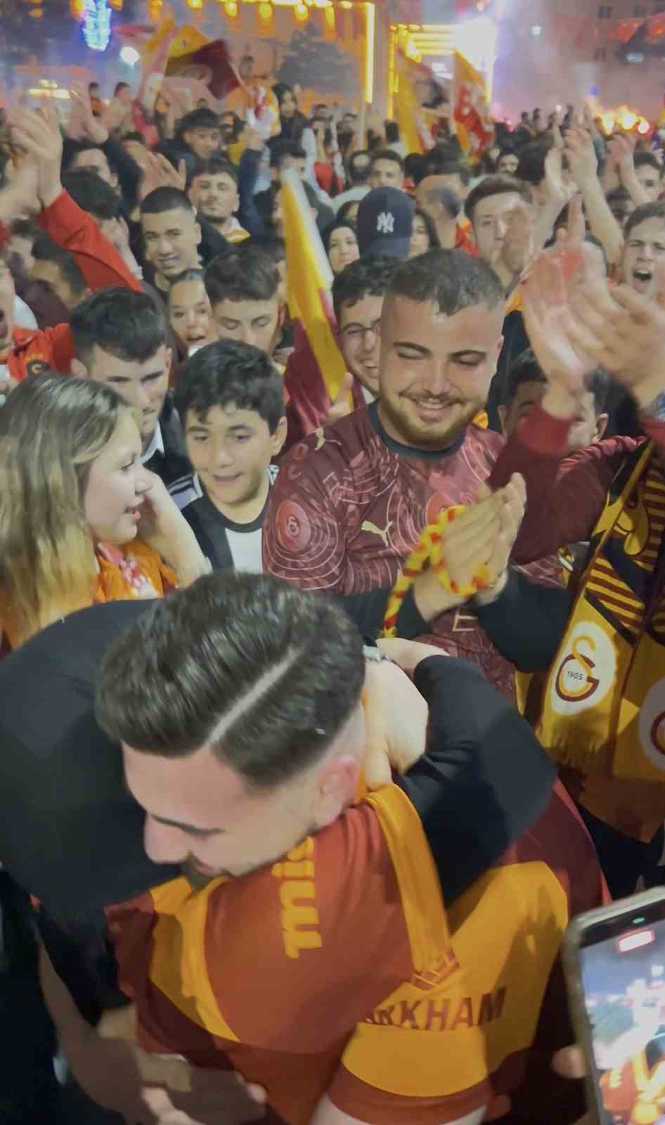 sampiyonluk kutlamalarinda evlilik teklifi surprizi 1 aI6F3DuX