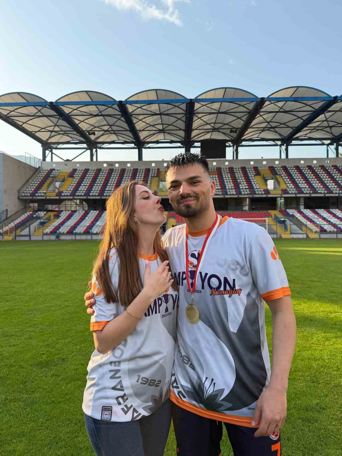 sampiyonluk kutlamasinda surpriz evlilik teklifi 1 kpqODnub