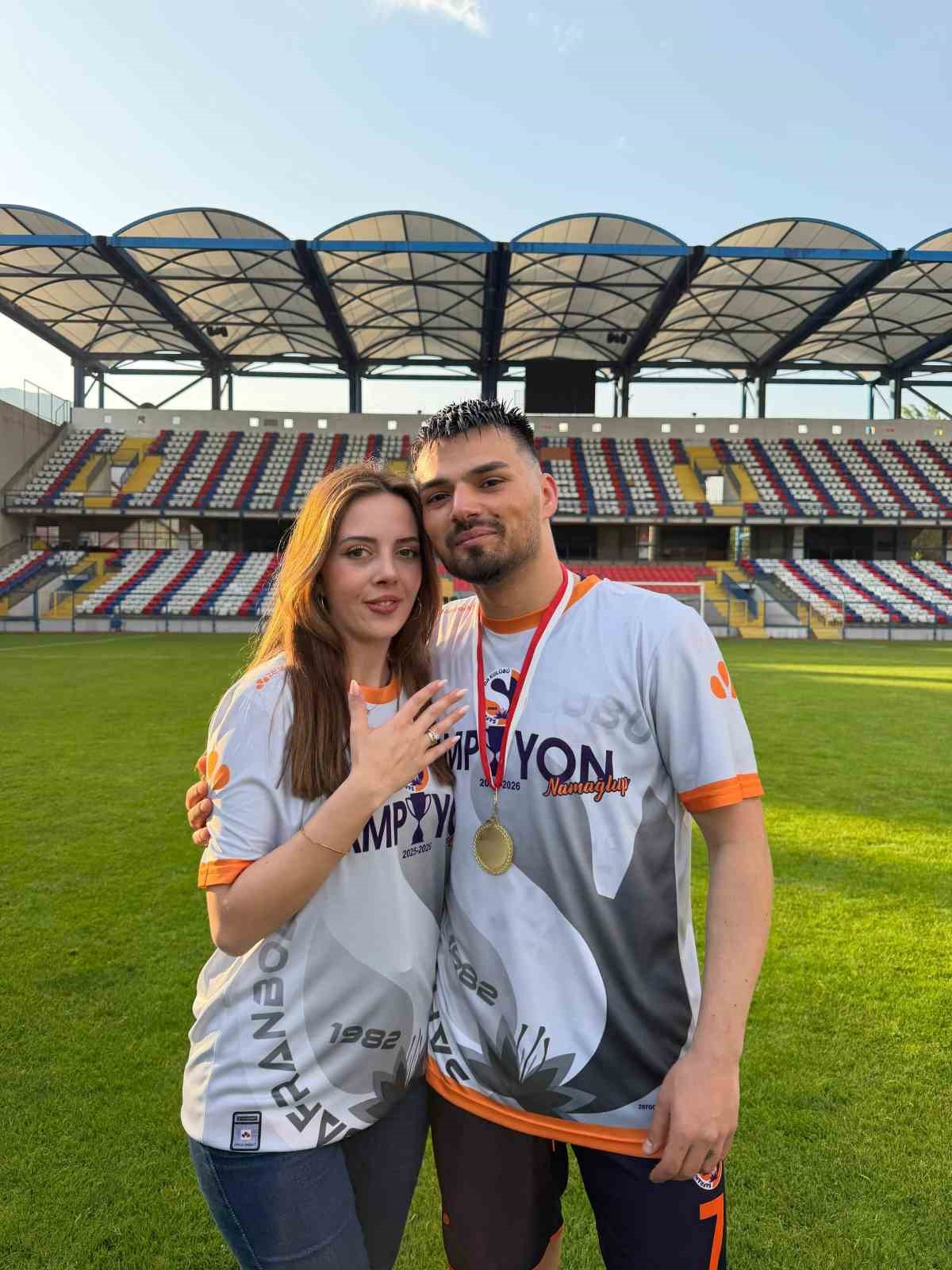 sampiyonluk kutlamasinda surpriz evlilik teklifi 2 gHgj2Ld8