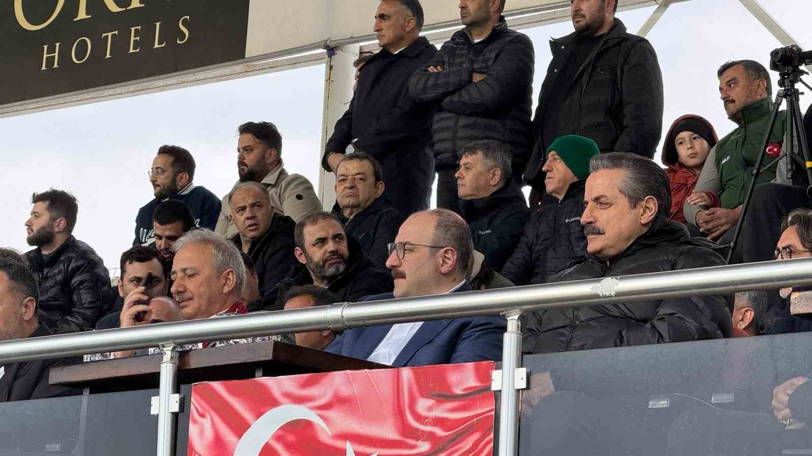 sampiyonluk yolunda kritik randevu varank ve celik tribunde 1