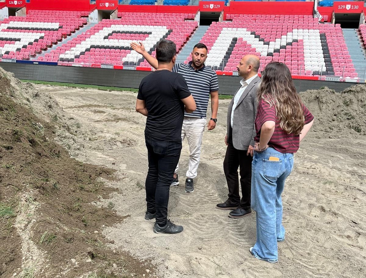 samsun 19 mayis stadinin zemini yeni sezona hazirlaniyor 2 IqRItPDn