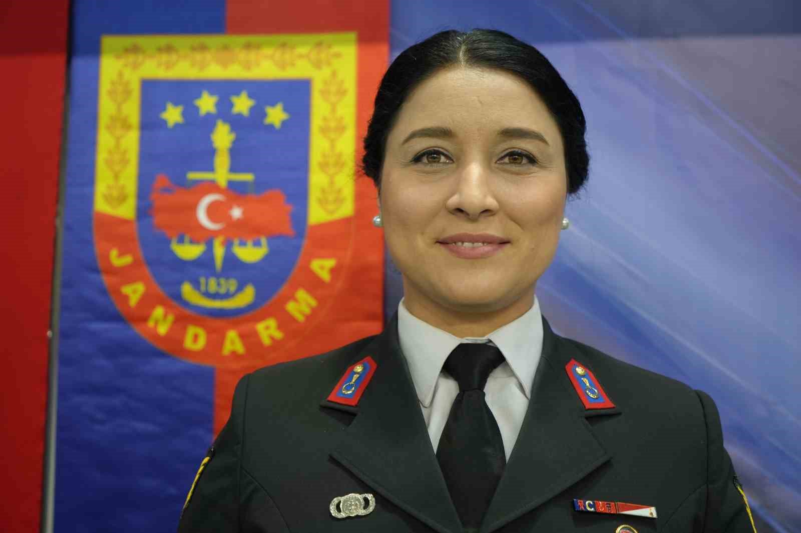 Samsun jandarmasından güven veren mesaj: "Şiddet ihbarlarına azami hassasiyetle müdahale ediyoruz" 4 samsun jandarmasindan guven veren mesaj siddet ihbarlarina azami hassasiyetle mudahale ediyoruz 0 rZrf1nGy