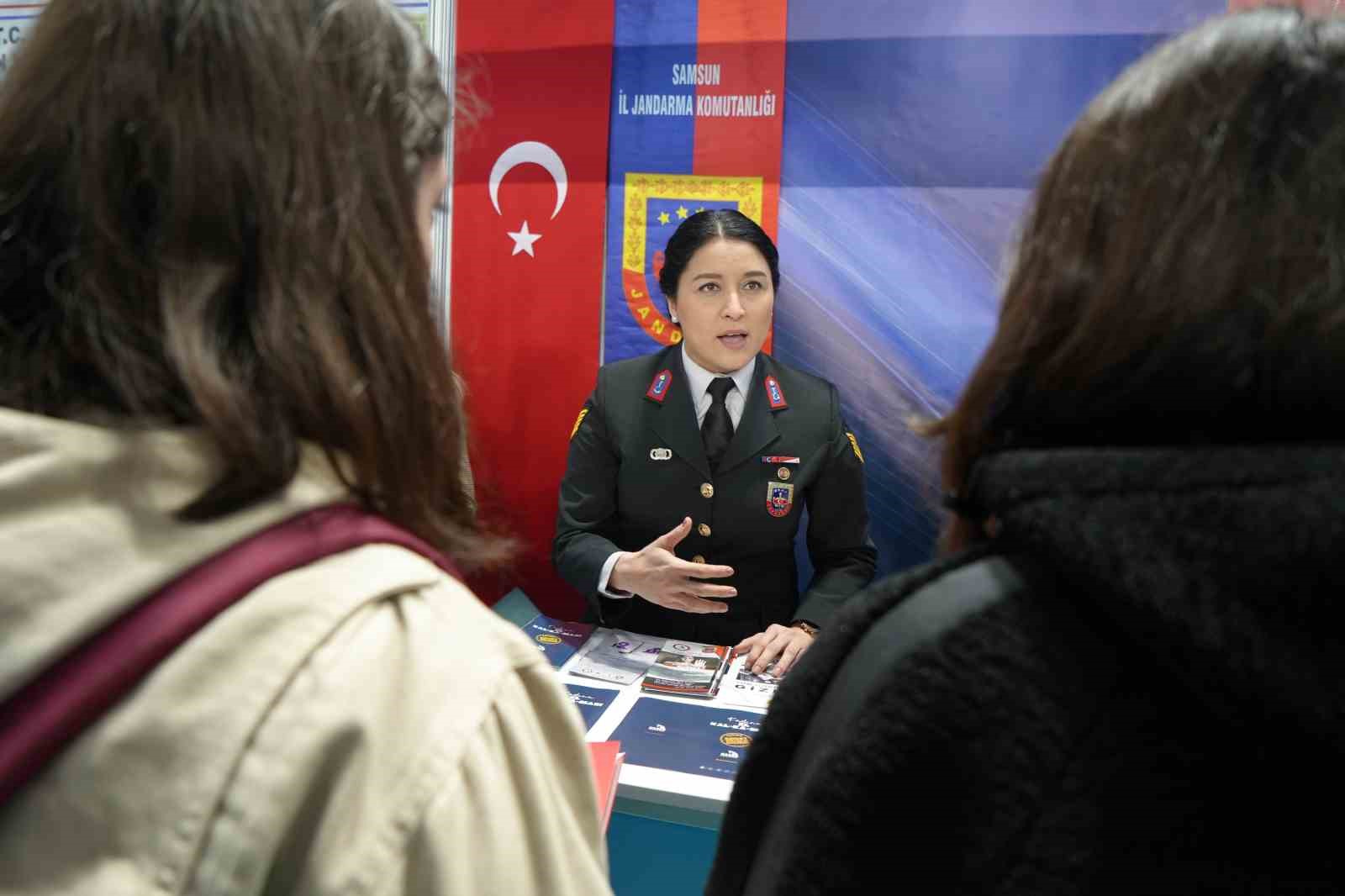 Samsun jandarmasından güven veren mesaj: "Şiddet ihbarlarına azami hassasiyetle müdahale ediyoruz" 7 samsun jandarmasindan guven veren mesaj siddet ihbarlarina azami hassasiyetle mudahale ediyoruz 3 gq2G544r
