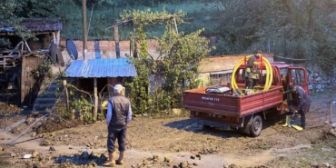 samsun-kavakta-saganak-yagis-yollar-dere-gibi-akti-iCTfikKe.jpg