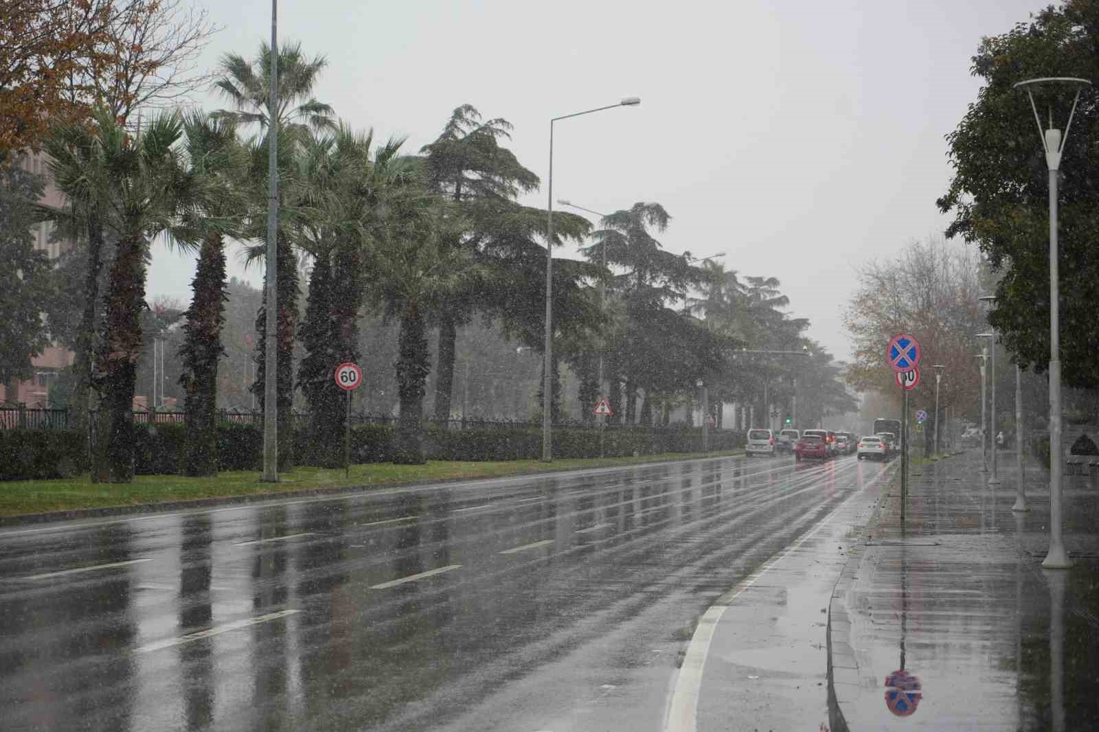 samsun merkezde kar yagisi etkili oldu 3 TkEh1N86