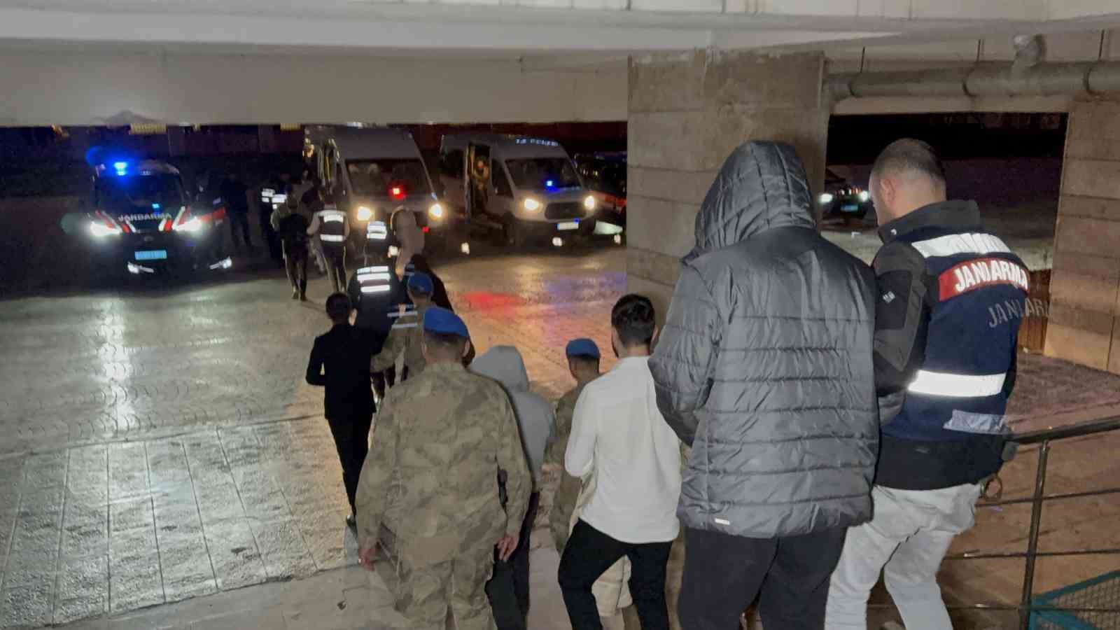 Samsun merkezli yasa dışı bahis operasyonunda 12 kişi tutuklandı 9 samsun merkezli yasa disi bahis operasyonunda 12 kisi tutuklandi 5 L4OHzZQb