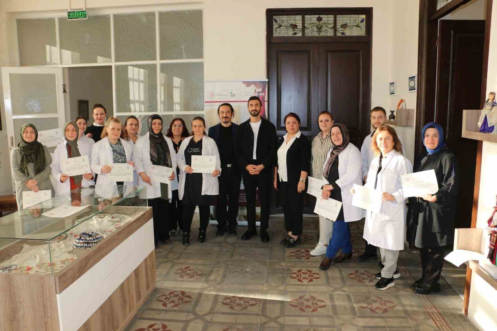 samsun olgunlasma enstitusunde kenevir lifinden geleneksel kagit yapimi egitimi 1 jBkK7UVE