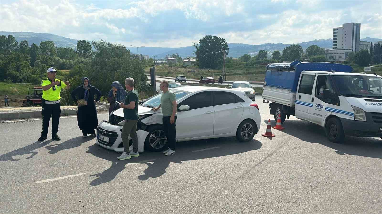 Samsun Şehir Hastanesi Kavşağı’nda yine kaza: 2 yaralı 6 samsun sehir hastanesi kavsaginda yine kaza 2 yarali 2 c9ZVqPGE