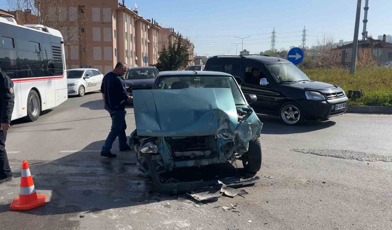 samsun sehir hastanesi kavsaginda yine kaza 4 yarali 1 s2vM8sQK