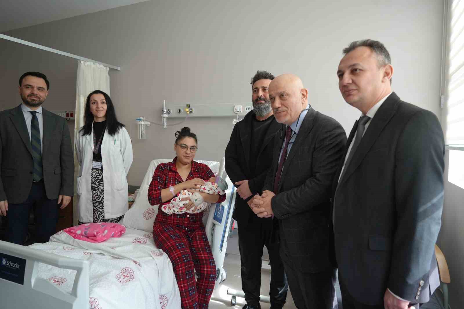 Samsun Şehir Hastanesi’nde kadın doğum ve çocuk klinikleri hizmette: İlk bebekler dünyaya geldi 4 samsun sehir hastanesinde kadin dogum ve cocuk klinikleri hizmette ilk bebekler dunyaya geldi 0 2BAbwKu4