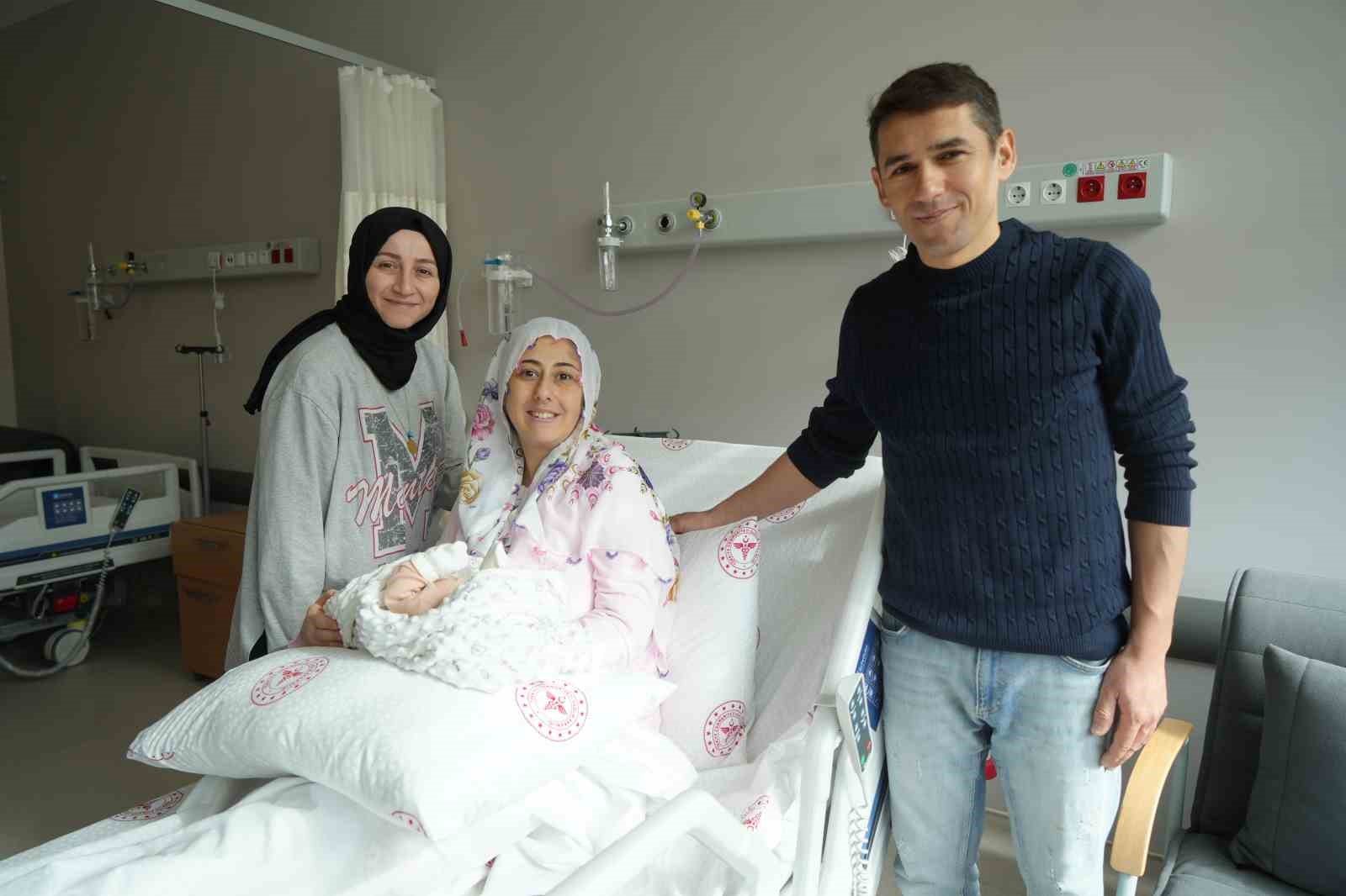 Samsun Şehir Hastanesi’nde kadın doğum ve çocuk klinikleri hizmette: İlk bebekler dünyaya geldi 6 samsun sehir hastanesinde kadin dogum ve cocuk klinikleri hizmette ilk bebekler dunyaya geldi 2 GbS8bPgK