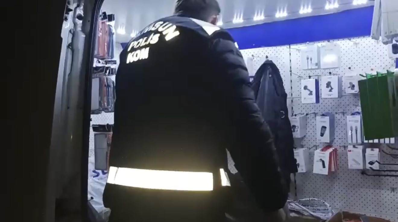 samsunda 1 milyon tllik kacak elektronik esya ve aksesuari ele gecirildi 4 QKwAZzPS