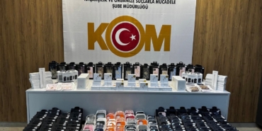 samsunda-1-milyon-tllik-kacak-elektronik-esya-ve-aksesuari-ele-gecirildi-KCOj62Bm.jpg