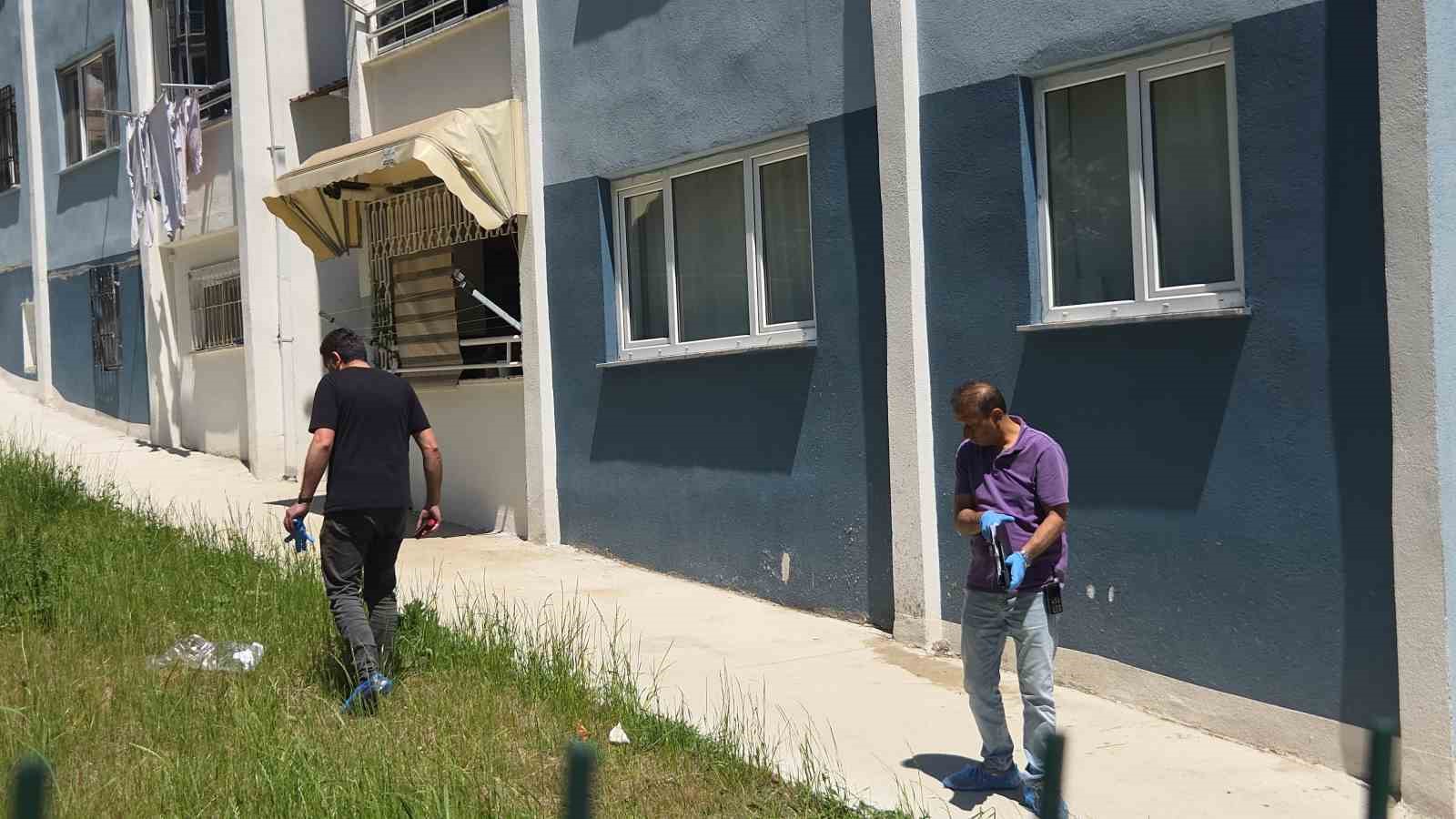 Samsun’da 11 katlı apartmanın 1’nci katından düşen adam yaralandı 4 samsunda 11 katli apartmanin 1nci katindan dusen adam yaralandi 0 zcSvDtPK