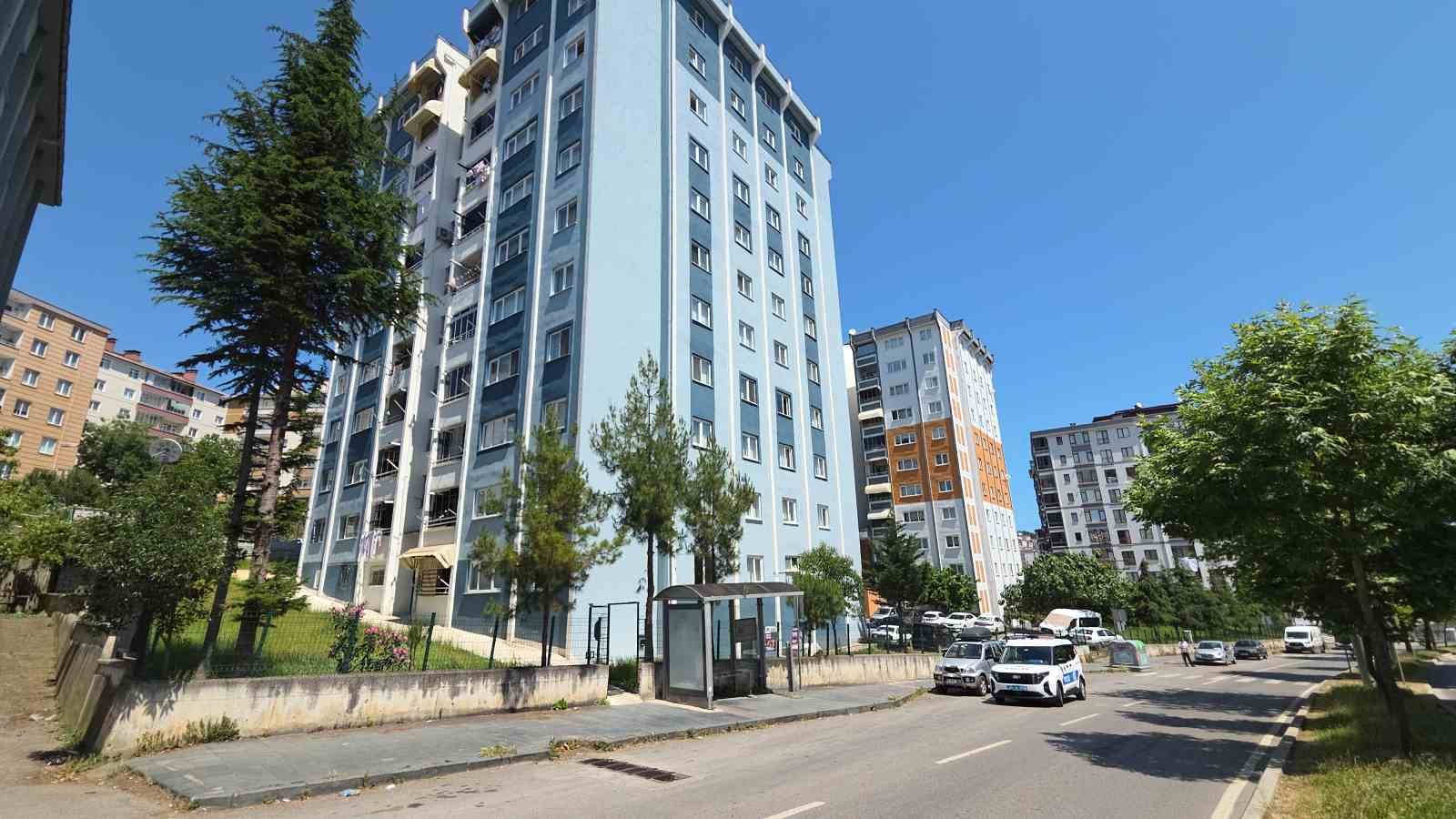 Samsun’da 11 katlı apartmanın 1’nci katından düşen adam yaralandı 6 samsunda 11 katli apartmanin 1nci katindan dusen adam yaralandi 2 2B9qgsXq