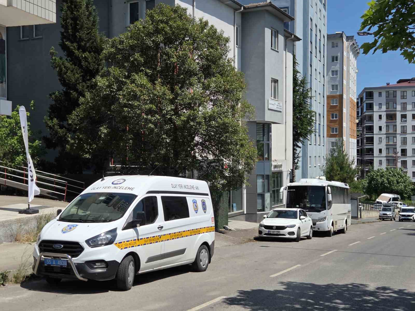 Samsun’da 11 katlı apartmanın 1’nci katından düşen adam yaralandı 7 samsunda 11 katli apartmanin 1nci katindan dusen adam yaralandi 3 XqqsLlF8