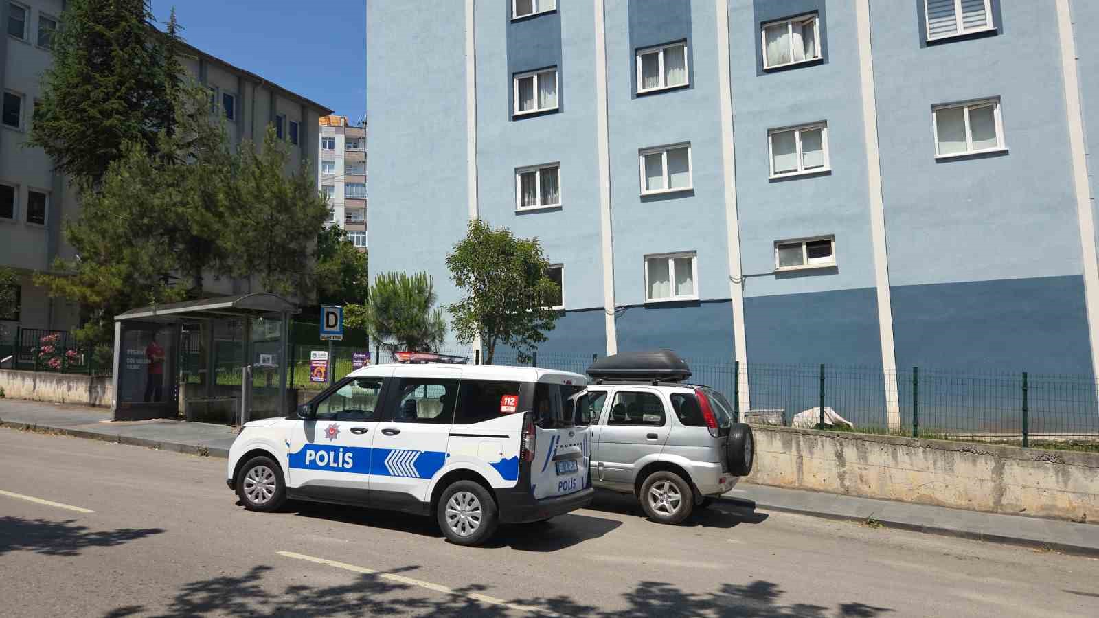 Samsun’da 11 katlı apartmanın 1’nci katından düşen adam yaralandı 8 samsunda 11 katli apartmanin 1nci katindan dusen adam yaralandi 4 EV4r4vc2
