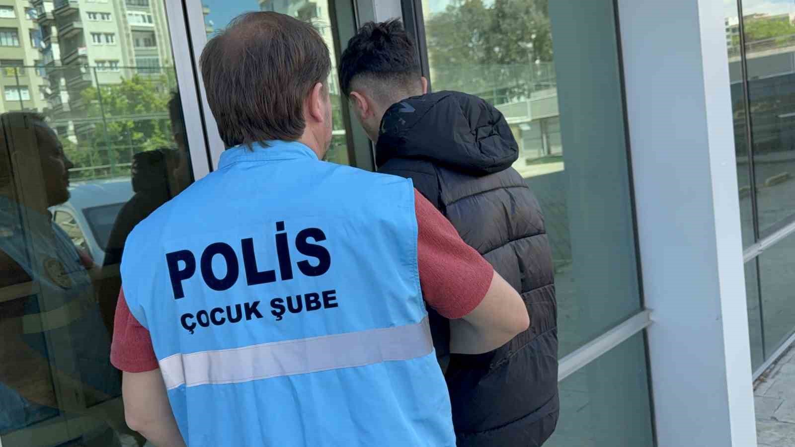 Samsun’da 17 yaşındaki çocuk uyuşturucu ticaretinden tutuklandı 4 samsunda 17 yasindaki cocuk uyusturucu ticaretinden tutuklandi 0 JZe7EJeT