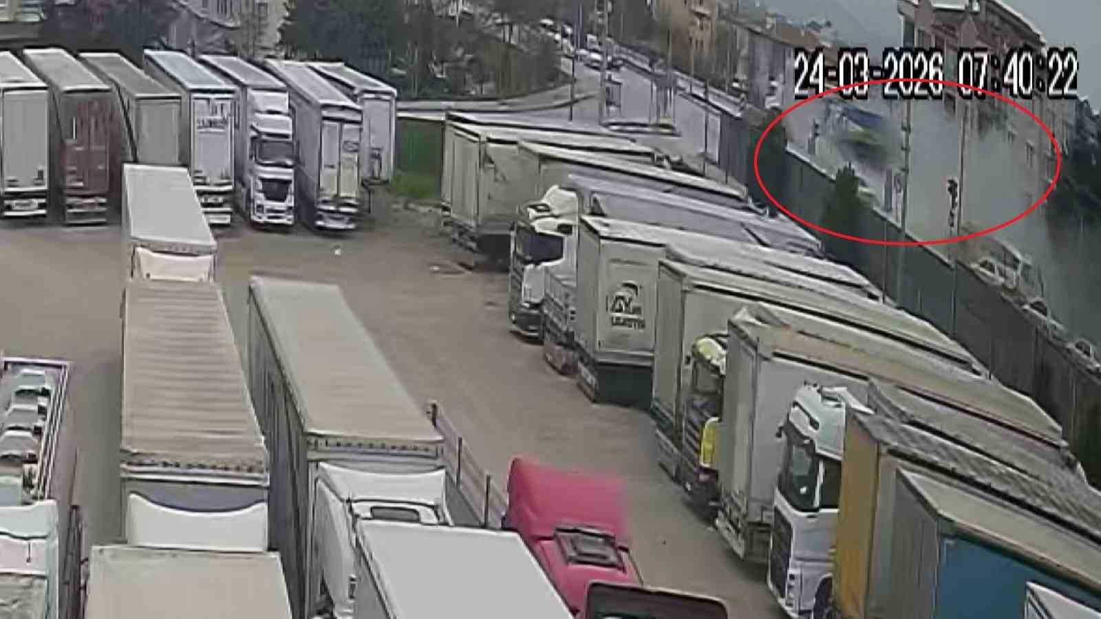 Samsun’da 18 kişinin yaralandığı feci kaza görüntülendi 4 samsunda 18 kisinin yaralandigi feci kaza goruntulendi 0 erP4nS9t