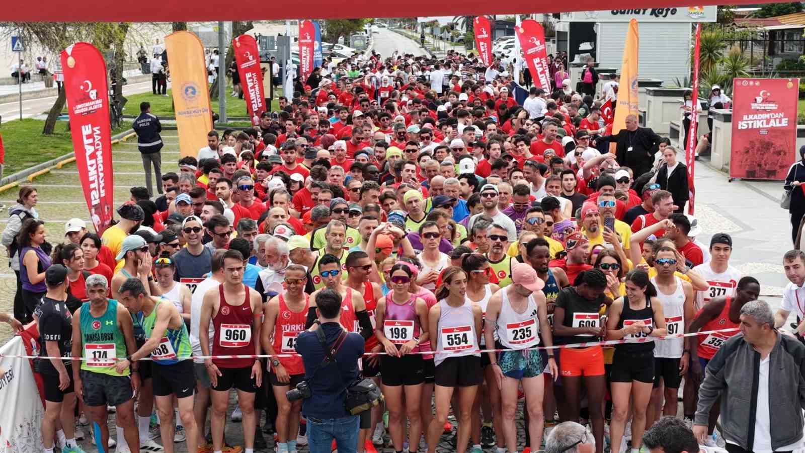 Samsun’da 19 Mayıs coşkusu, yarı maraton ve İstiklal Koşusu ile taçlandı 4 samsunda 19 mayis coskusu yari maraton ve istiklal kosusu ile taclandi 0 5W4q9AOi