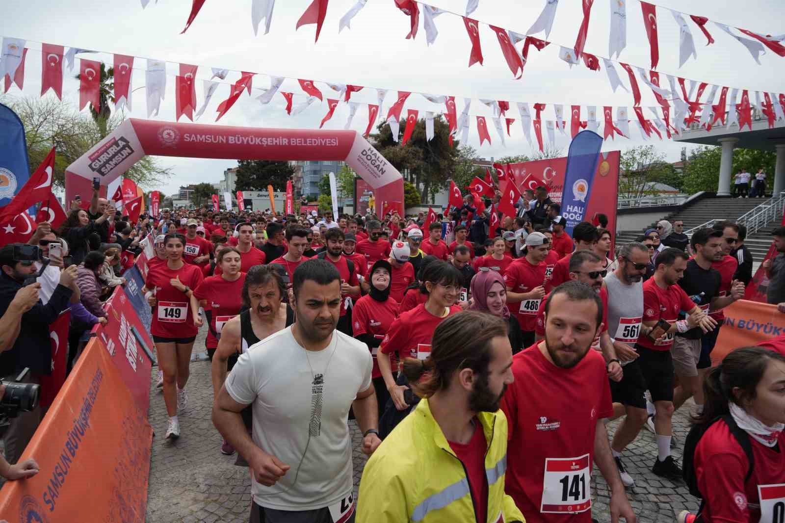 Samsun’da 19 Mayıs coşkusu, yarı maraton ve İstiklal Koşusu ile taçlandı 8 samsunda 19 mayis coskusu yari maraton ve istiklal kosusu ile taclandi 4