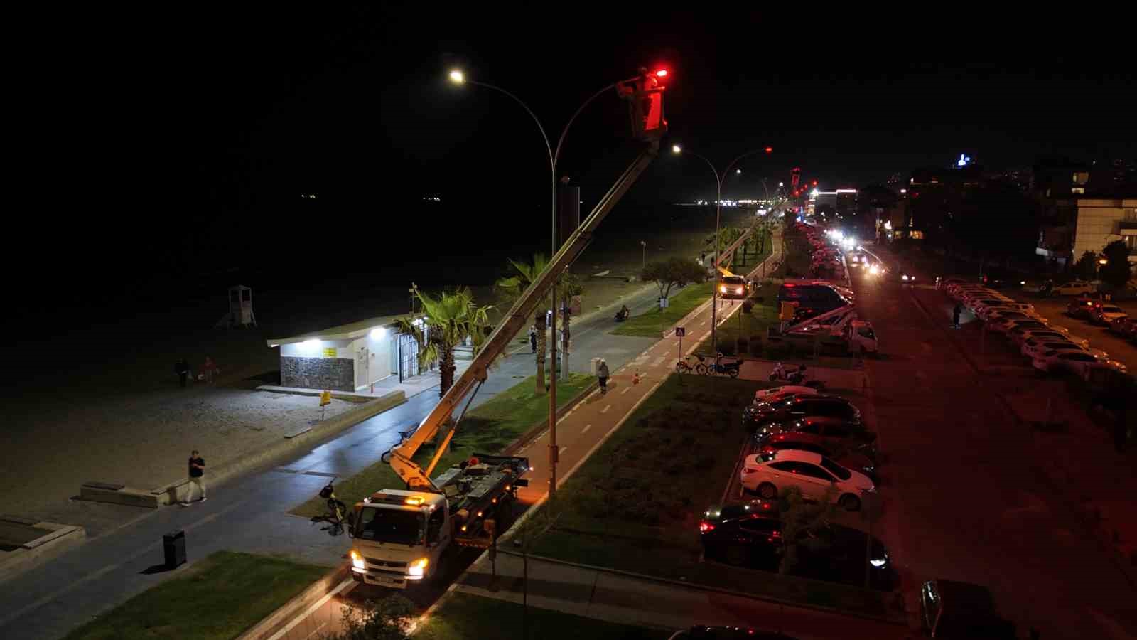 Samsun’da 19 Mayıs’a özel aydınlatma: Kırmızı beyaz ışıklar sahili süsledi 8 samsunda 19 mayisa ozel aydinlatma kirmizi beyaz isiklar sahili susledi 4 CsJy8Jic