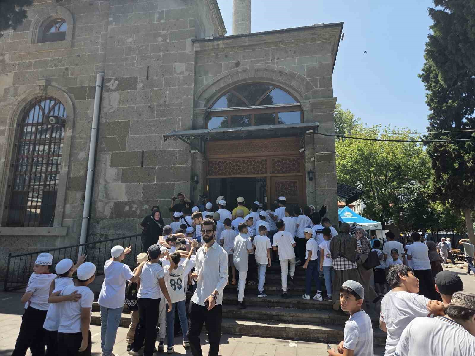 samsunda 2 bin kuran kursu ogrencisi camiye akin etti 1 mrm8SBaQ