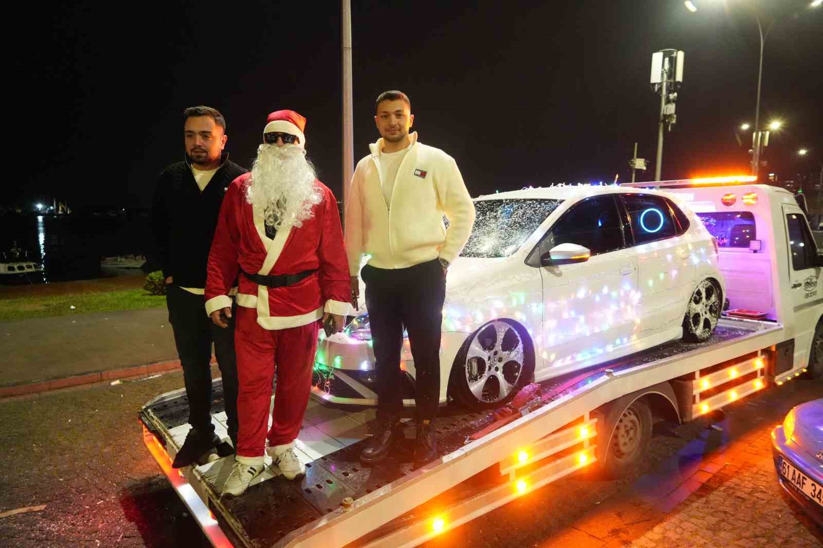 samsunda 2026 coskusu yuzlerce kisi yeni yila dans ve muzikle girdi 3 r2eyDuHW