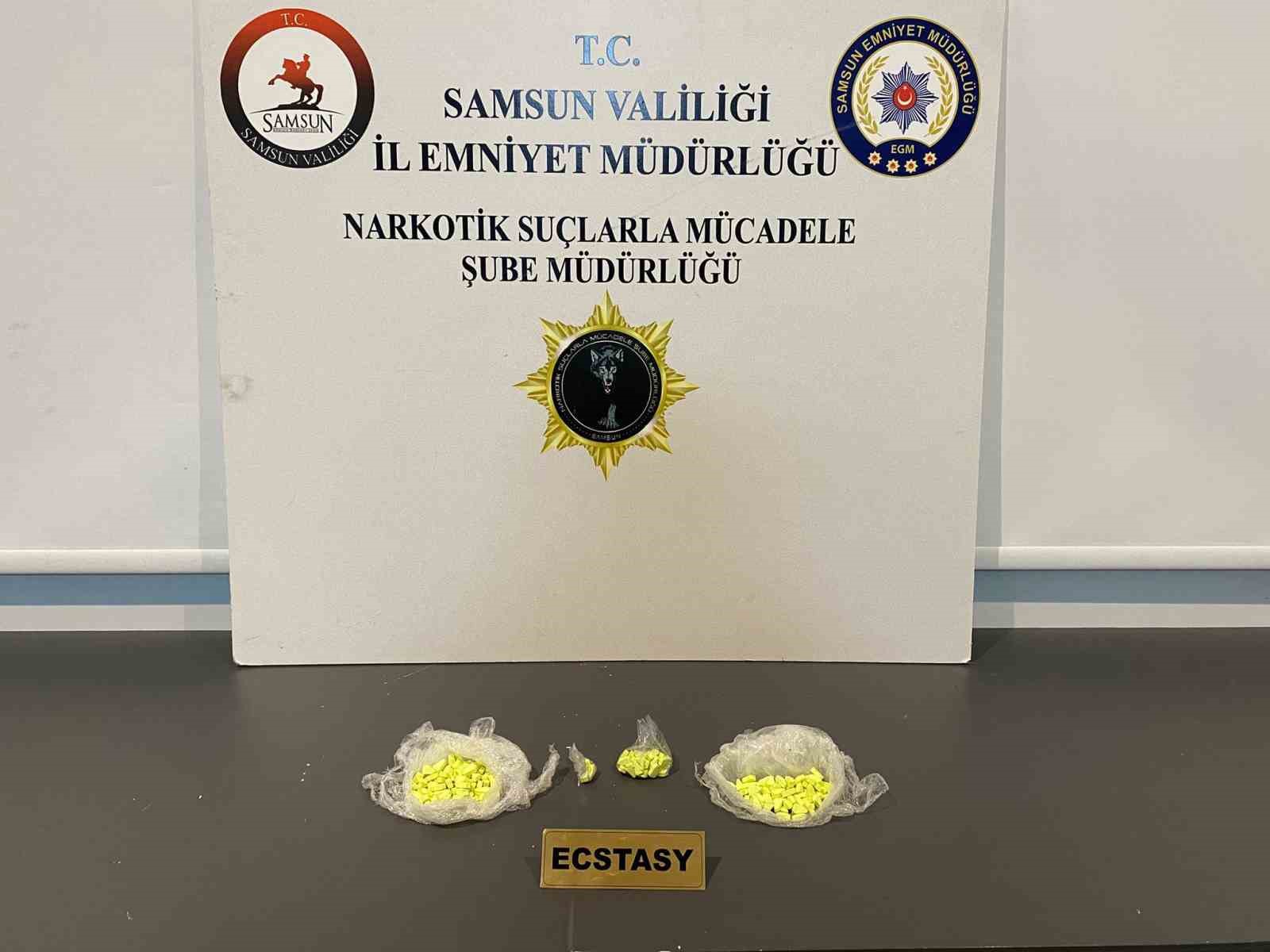 samsunda 208 adet uyusturucu hap ele gecirildi 0 zLqQI8Q1