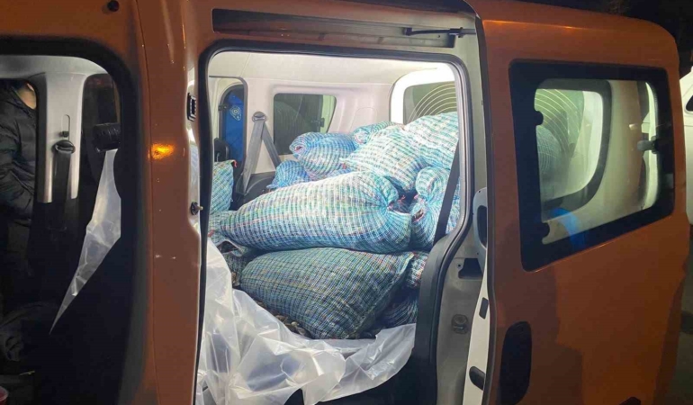samsunda-300-kilo-kacak-midye-ele-gecirildi-MBZSwiFl.jpg