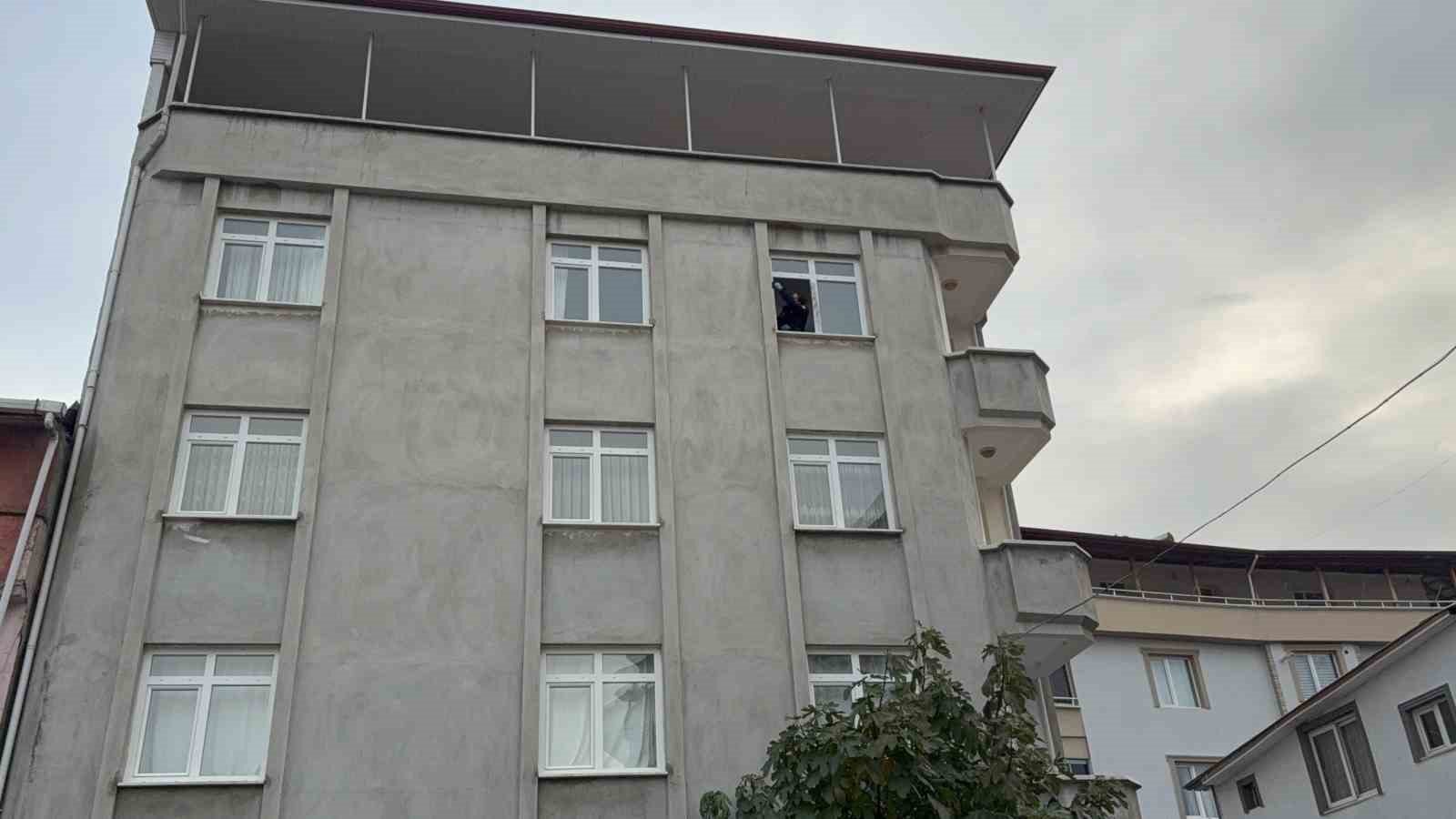 samsunda 3uncu kattan dusen yasli adami incir agaci kurtardi 1 kXTz8z2C