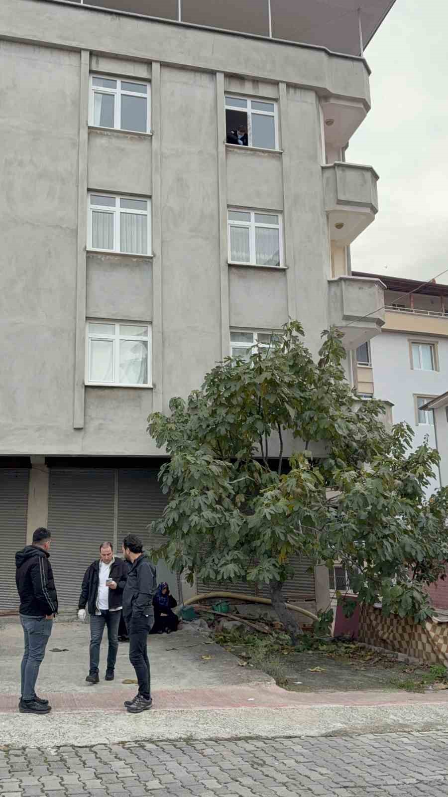 samsunda 3uncu kattan dusen yasli adami incir agaci kurtardi 5 F3lSXWY1