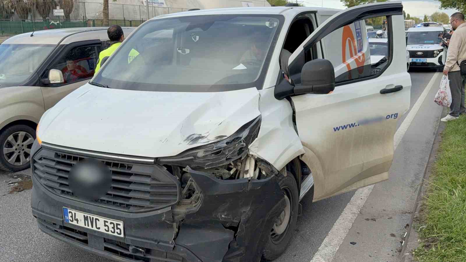 samsunda 4 aracli zincirleme kaza 2 yarali 1 7eJjyhKZ