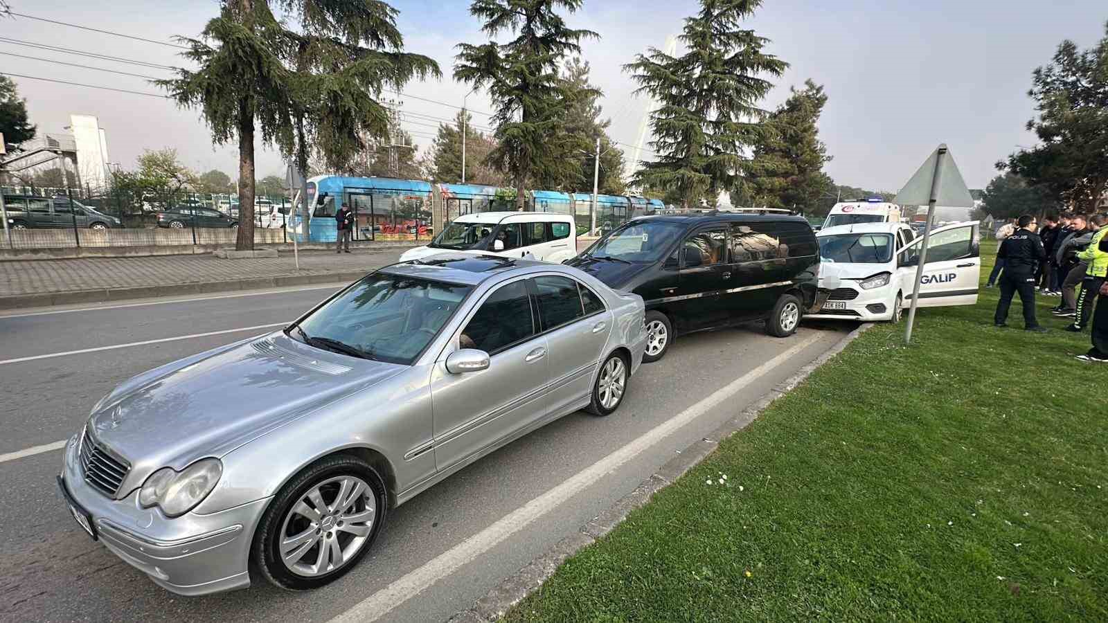 samsunda 4 aracli zincirleme kaza 3 yarali 3 HjKbptvM