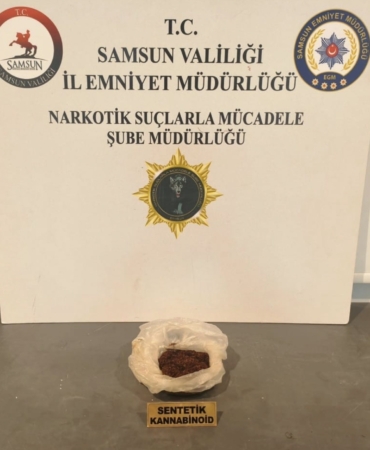 samsunda-4-ilcede-uyusturucu-operasyonu-6-gozalti-4pJ6EGPg.jpg