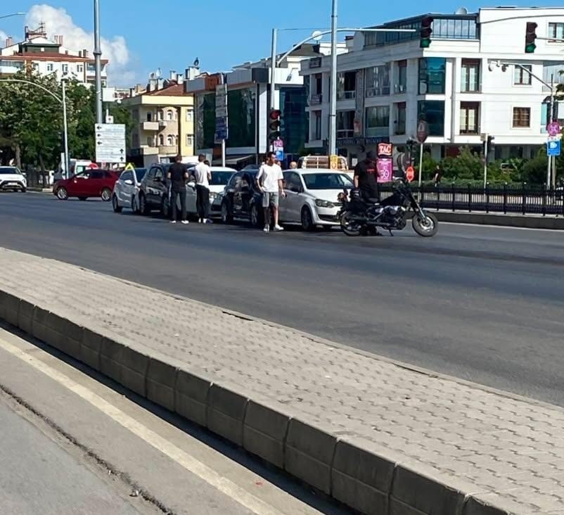samsunda 5 aracli zincirleme kaza 0 PdlpuSgT