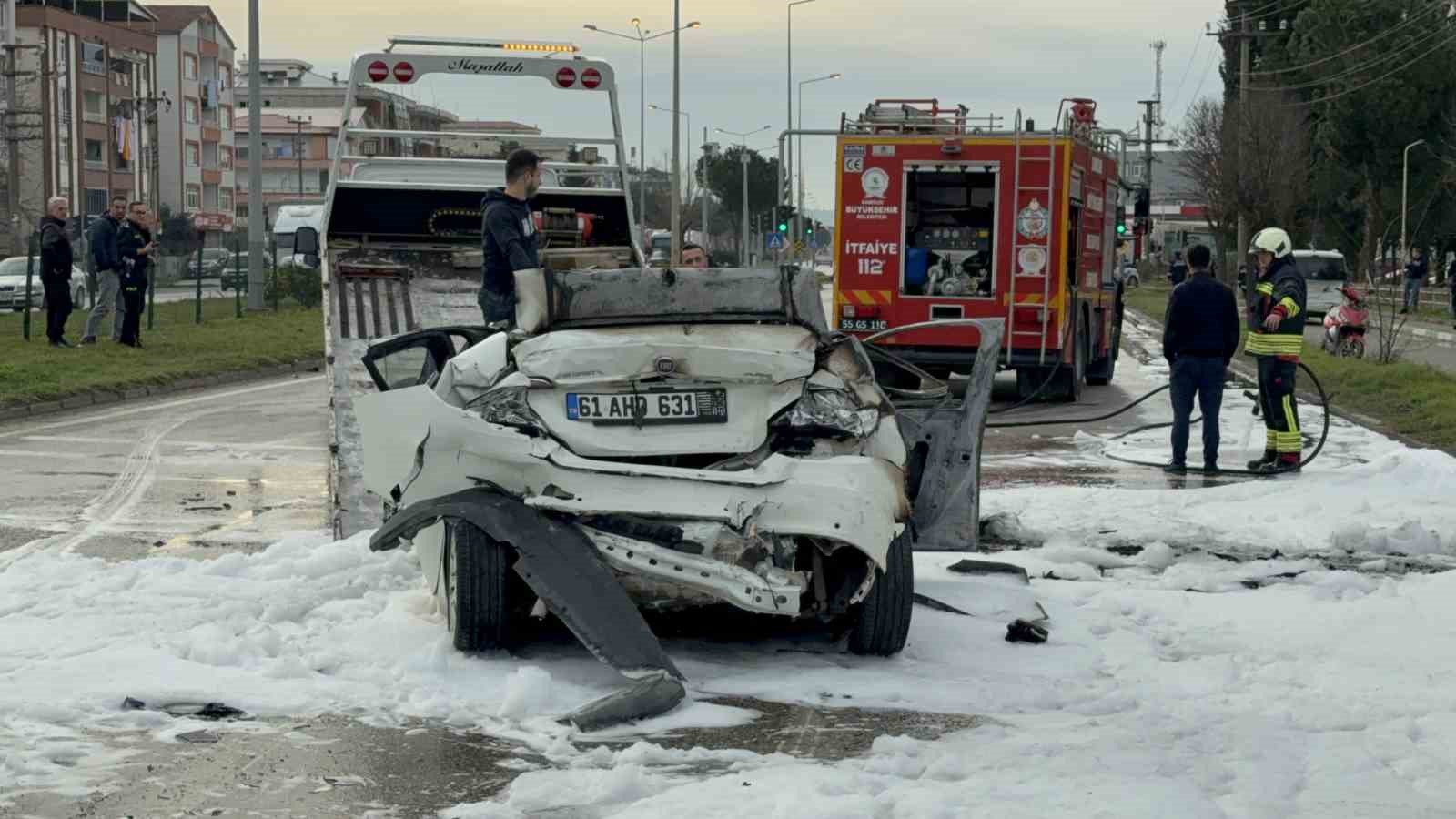Samsun’da 5 araçlı zincirleme kaza: 3 otomobil alev alev yandı, 4 yaralı 6 samsunda 5 aracli zincirleme kaza 3 otomobil alev alev yandi 4 yarali 2 tOPJpdcF
